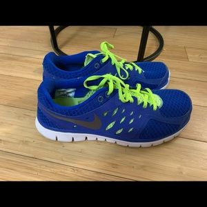 Men’s 9 Nike running shoes